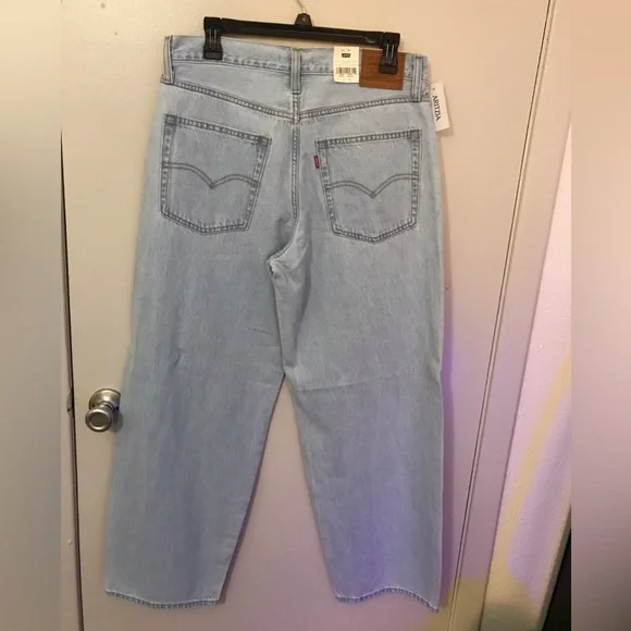 Aritzia Levi’s Baggy Dad Jeans - Picture 5 of 10